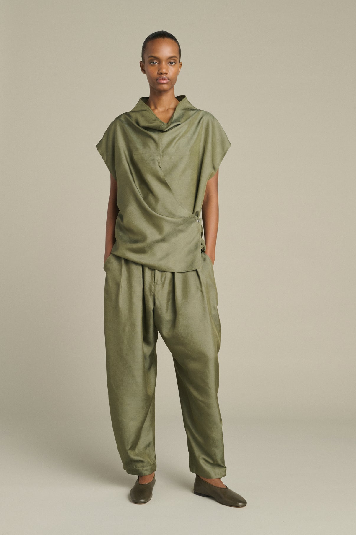 Pantalón Vernon - Verde grisáceo - Seda - Mujer vue 1
