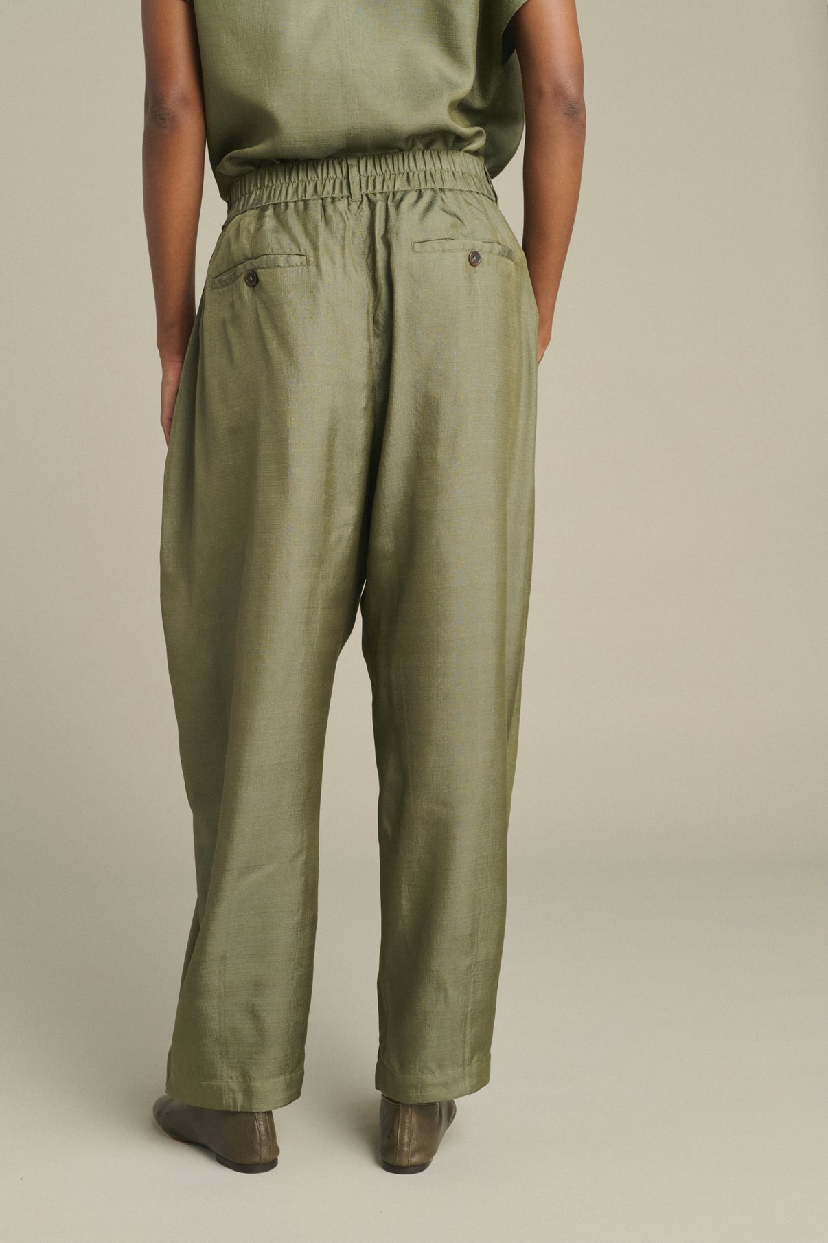 Pantalón Vernon - Verde grisáceo - Seda - Mujer vue 4